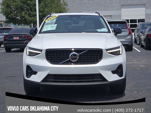 Used 2026 Volvo XC40 B5 Plus w/ Protection Package Premier AWD/4WD image 2