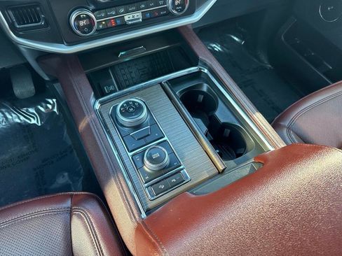 Used 2022 Ford Expedition Limited image 13