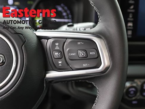 Used 2025 Jeep Wrangler Unlimited Sahara image 16