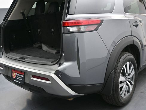 Used 2024 Nissan Pathfinder SL AWD/4WD image 13