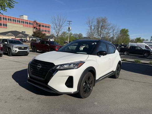 Used 2023 Nissan Kicks SR FWD image 7