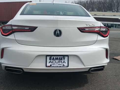 Used 2023 Acura TLX image 4