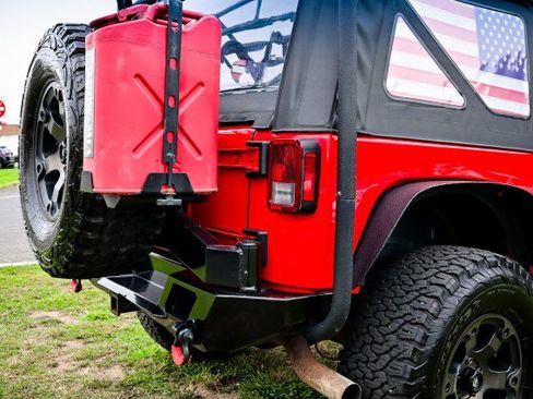 Used 2018 Jeep Wrangler Rubicon w/ Power Convenience Group image 12