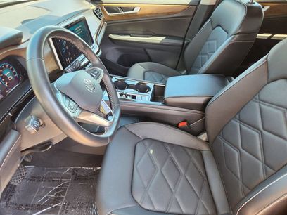 Used 2025 Volkswagen Atlas SE