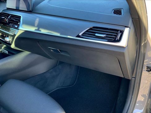 Used 2022 BMW 530i xDrive image 18