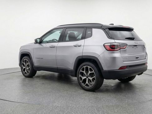 Used 2025 Jeep Compass Limited AWD/4WD image 5