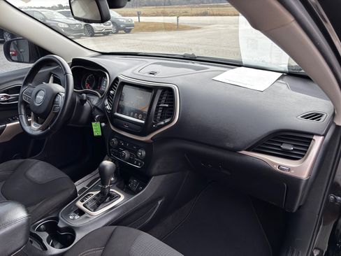 Used 2017 Jeep Cherokee Latitude image 25
