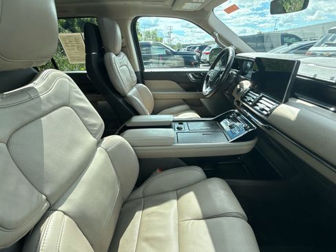 Used 2022 Lincoln Navigator Reserve AWD/4WD image 4