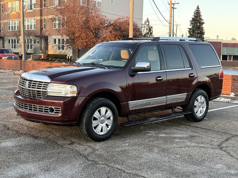 Used 2011 Lincoln Navigator 2WD image 1
