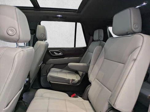 Used 2022 GMC Yukon SLT w/ SLT Premium Package image 25
