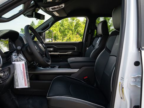 New 2026 RAM 4500 4x4 Crew Cab DRW w/ Laramie Trim Package image 30