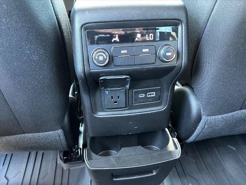 Certified 2023 GMC Acadia SLE w/ Driver Convenience Package AWD/4WD image 9