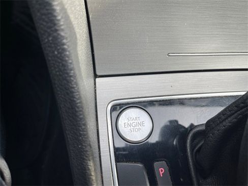 Used 2015 Volkswagen Passat 1.8T SE image 17