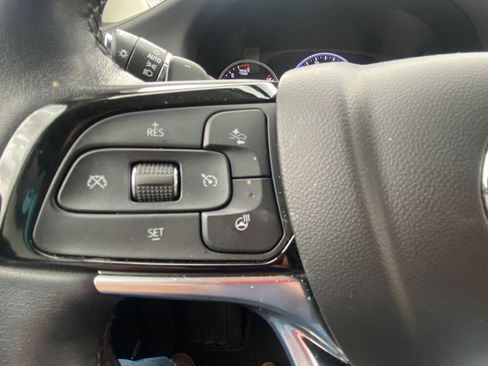 Used 2022 Buick Enclave Avenir w/ Avenir Technology Package image 25