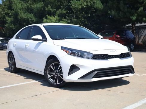 Used 2024 Kia Forte LXS w/ LXS Technology Package FWD image 2