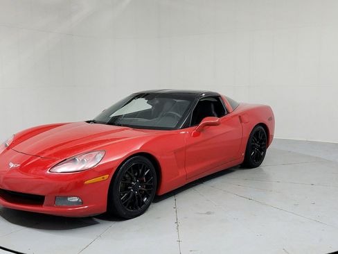 Used 2007 Chevrolet Corvette Coupe w/ Preferred Equipment Group RWD image 1