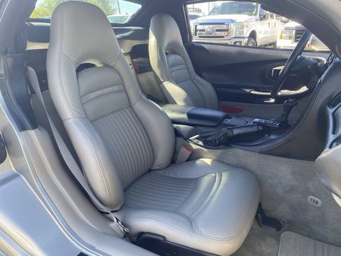 Used 2001 Chevrolet Corvette Convertible w/ Preferred Equipment Group2 RWD image 12