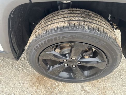 Used 2022 Jeep Grand Cherokee Altitude image 10