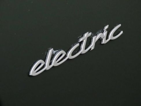 Certified 2025 Porsche Macan 4 Electric AWD/4WD image 13