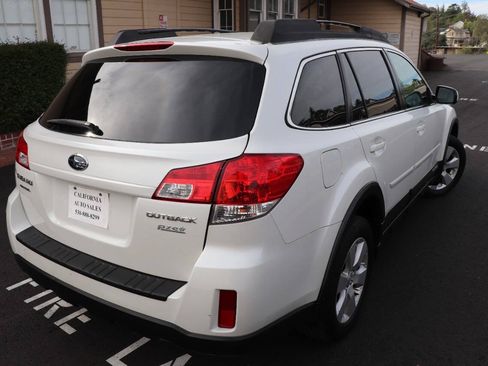 Used 2011 Subaru Outback 2.5i Premium AWD/4WD image 8