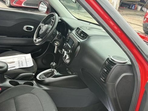 Used 2016 Kia Soul + FWD image 14