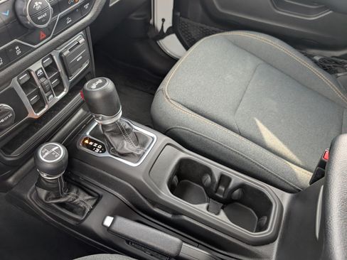 Used 2025 Jeep Wrangler Unlimited Sport AWD/4WD image 26