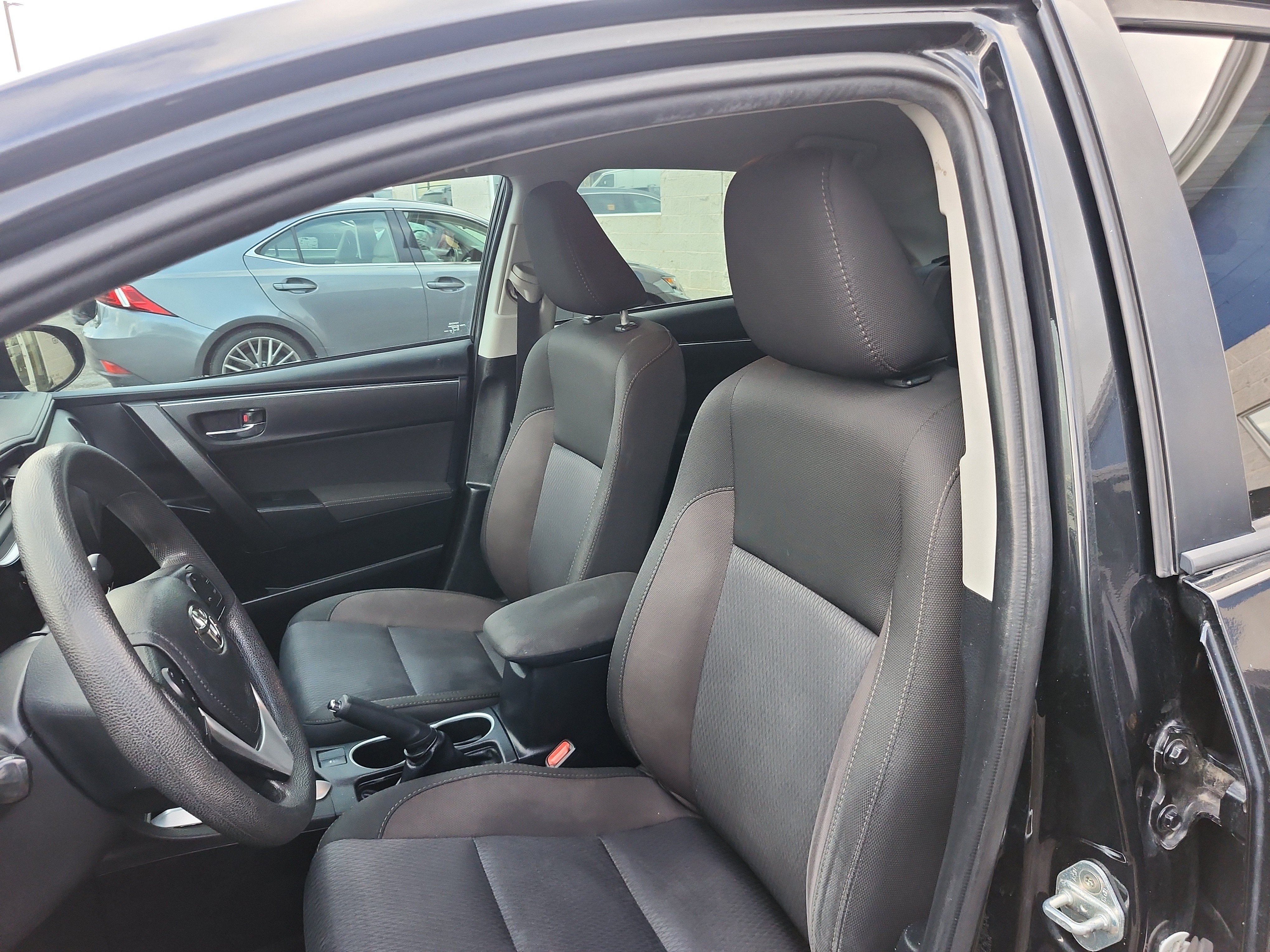 Used 2019 Toyota Corolla LE FWD image 12