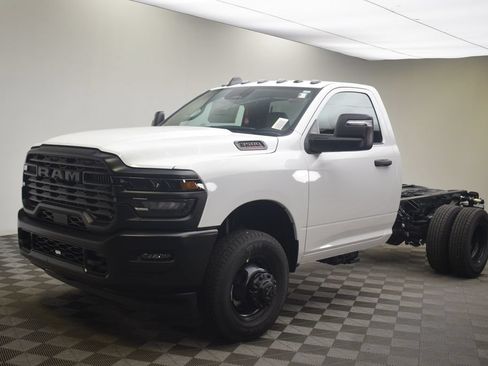 New 2026 RAM 3500 Tradesman AWD/4WD image 15