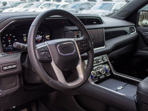 Used 2024 GMC Yukon Denali image 11