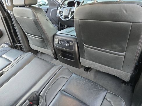 Used 2019 Chevrolet Suburban LT image 11