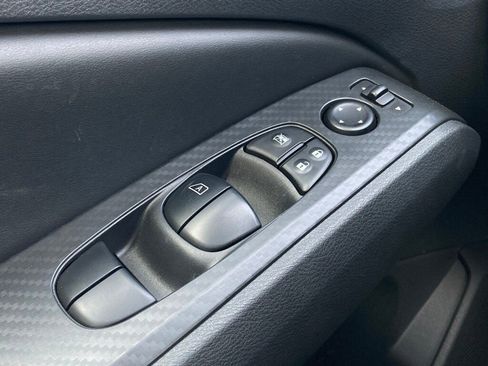 Used 2025 Nissan Altima 2.5 SV image 14