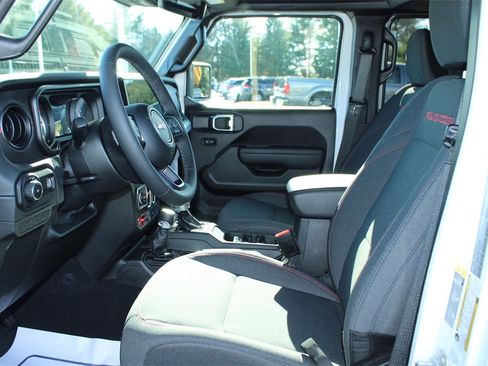 Used 2025 Jeep Wrangler Unlimited Rubicon w/ Technology Group image 22