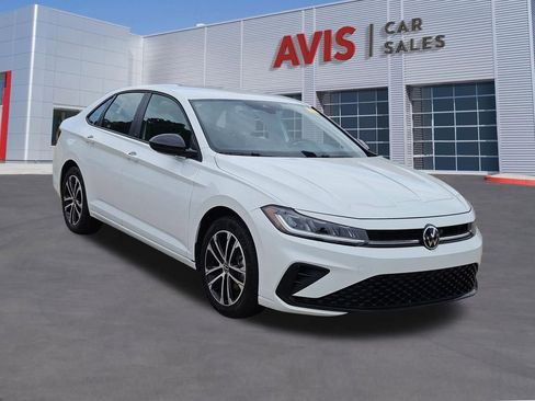 Used 2025 Volkswagen Jetta Sport FWD image 9