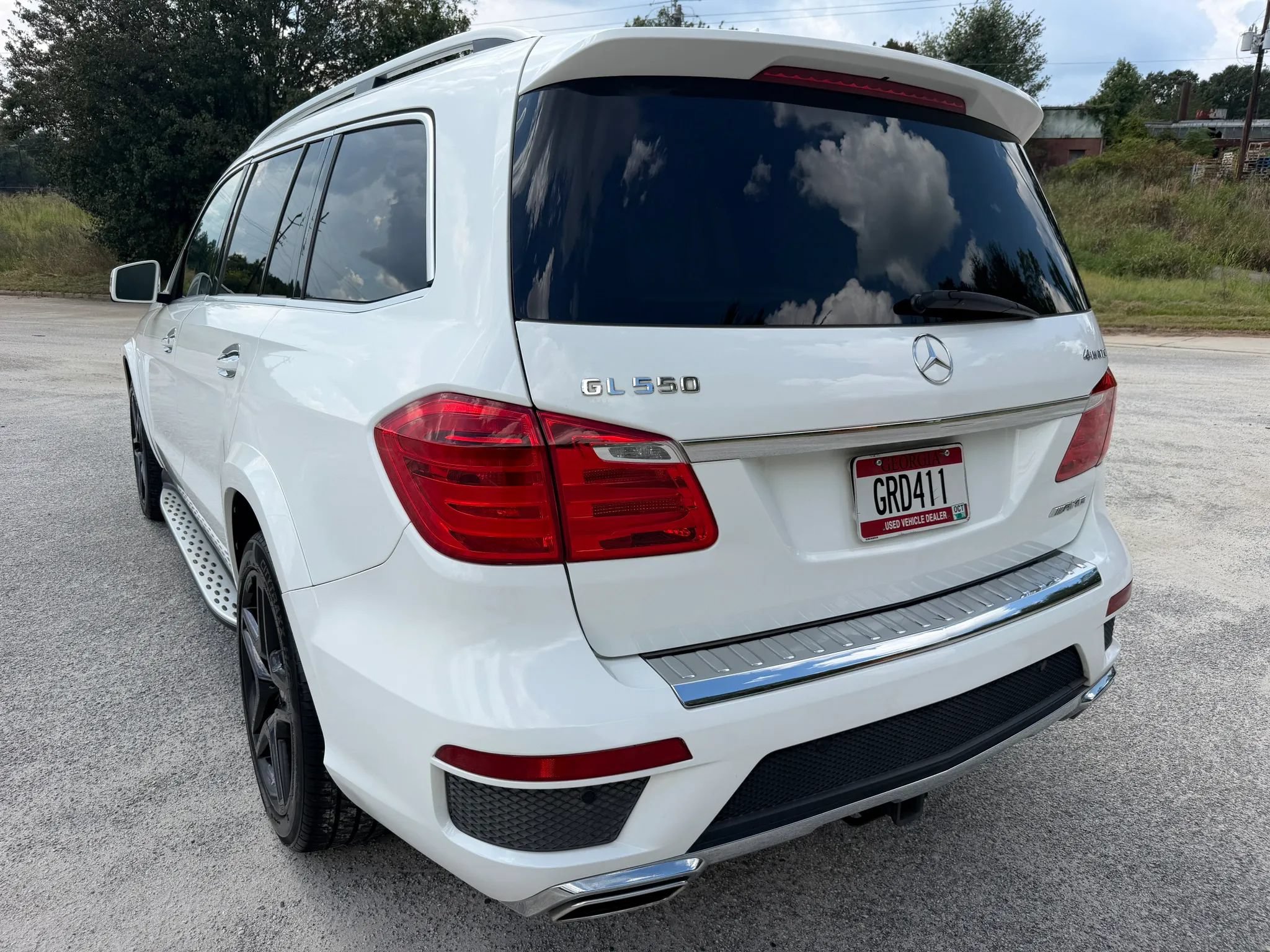 Used 2016 Mercedes-Benz GL 550 4MATIC image 3