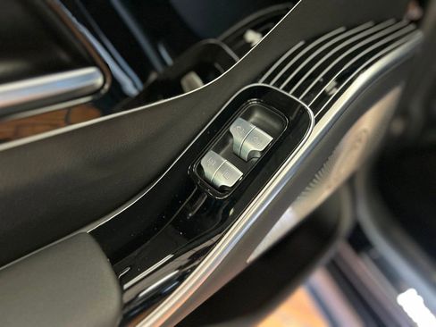 Used 2022 Mercedes-Benz S 580 4MATIC Sedan w/ AMG Line Package image 17