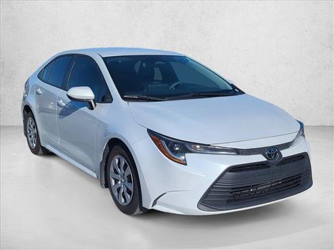 Used 2023 Toyota Corolla LE image 4