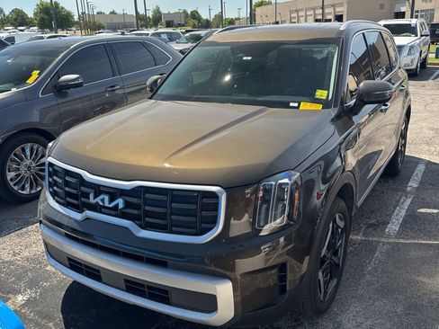 Used 2024 Kia Telluride S w/ S Sunroof Package AWD/4WD image 1