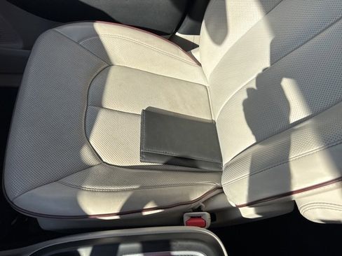 Used 2020 Chrysler Pacifica Limited image 18