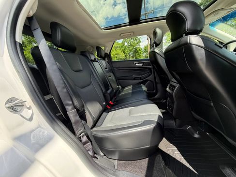 Used 2017 Ford Edge Titanium w/ Equipment Group 302A AWD/4WD image 18