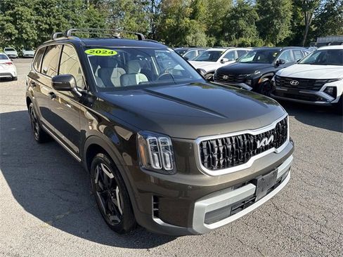 Used 2024 Kia Telluride EX w/ EX Captain's Chair Package image 10