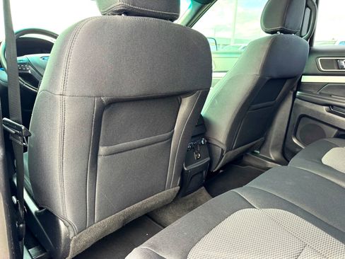 Used 2017 Ford Explorer XLT image 18