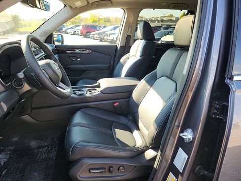 New 2025 Honda Pilot Touring image 9