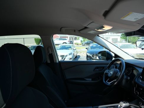 Used 2023 Nissan Rogue S AWD/4WD image 29