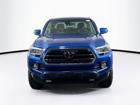 Used 2018 Toyota Tacoma SR5 AWD/4WD image 2