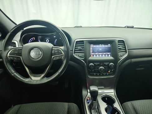 Used 2019 Jeep Grand Cherokee Laredo image 16