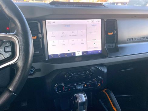 Used 2022 Ford Bronco Badlands image 8