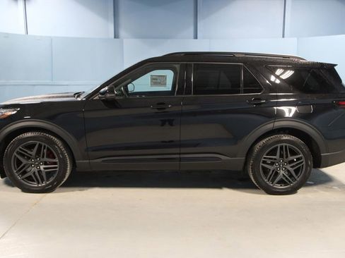 Used 2025 Ford Explorer ST image 28