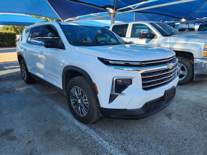 Used 2025 Chevrolet Traverse LT w/ Driver Confidence Package