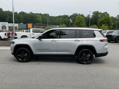 Used 2023 Jeep Grand Cherokee L Laredo RWD image 2