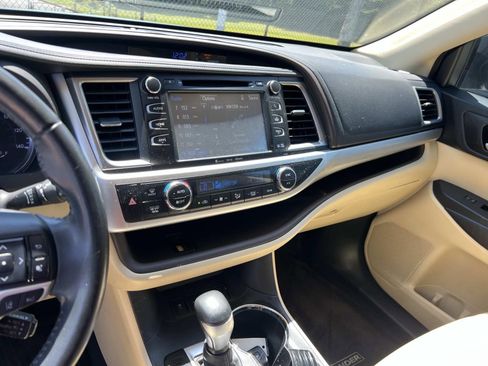 Used 2018 Toyota Highlander XLE FWD image 28